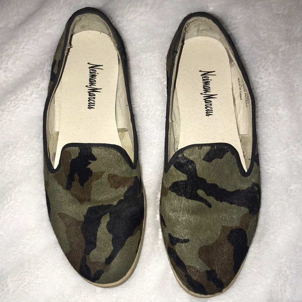 Neiman Marcus Fanny loafer size 6 -camo faux hair